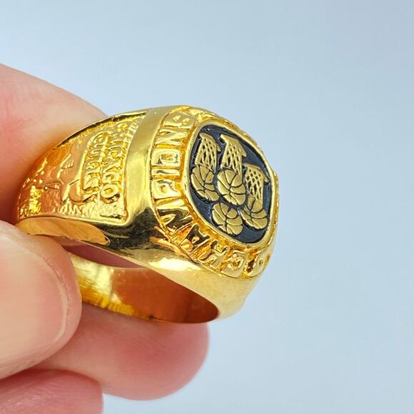 Chicago Bulls Michael Jordan 1996 Championship Ring Replica Gold Tone Size 9 - Picture 3 of 6